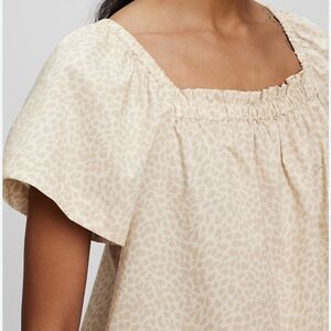 Gap leopard‎ print flutter sleeve blouse square neck line